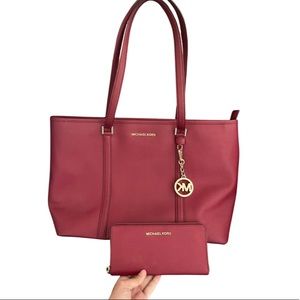 never use but so perfect & roomy!